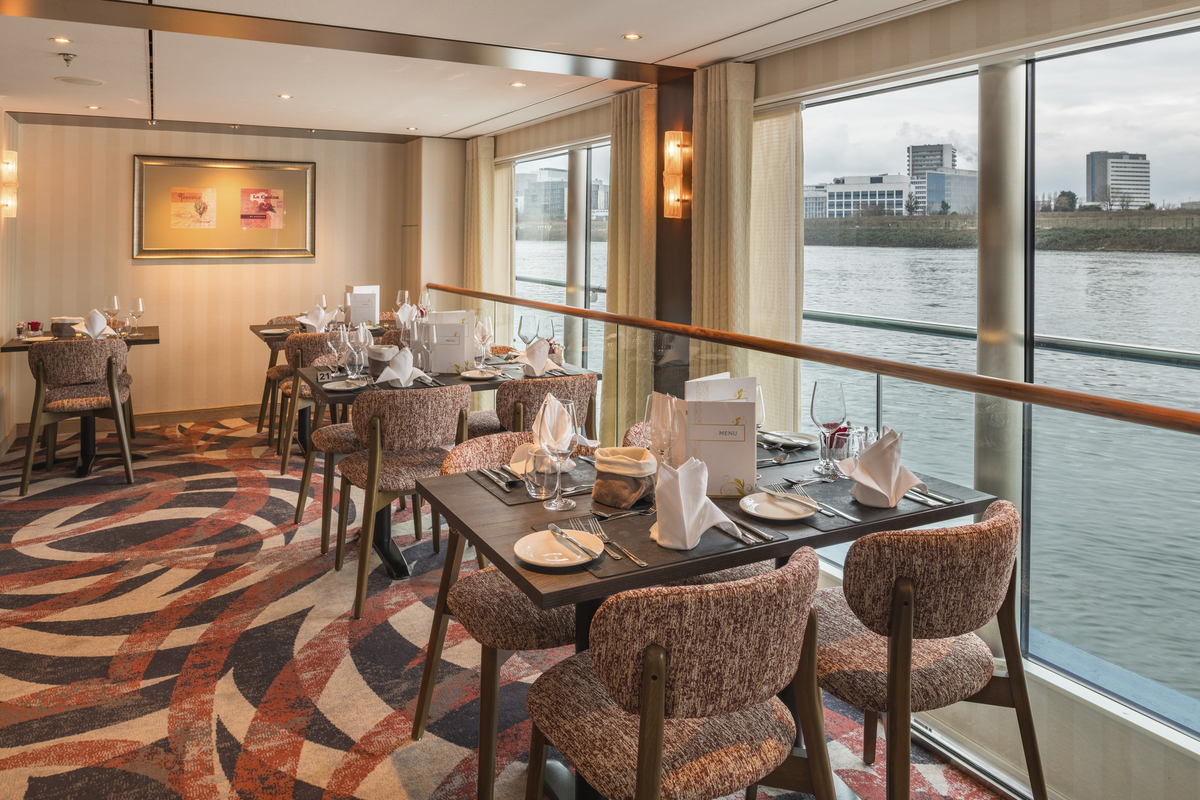 Restaurant Matterhorn mit Panoramafenstern