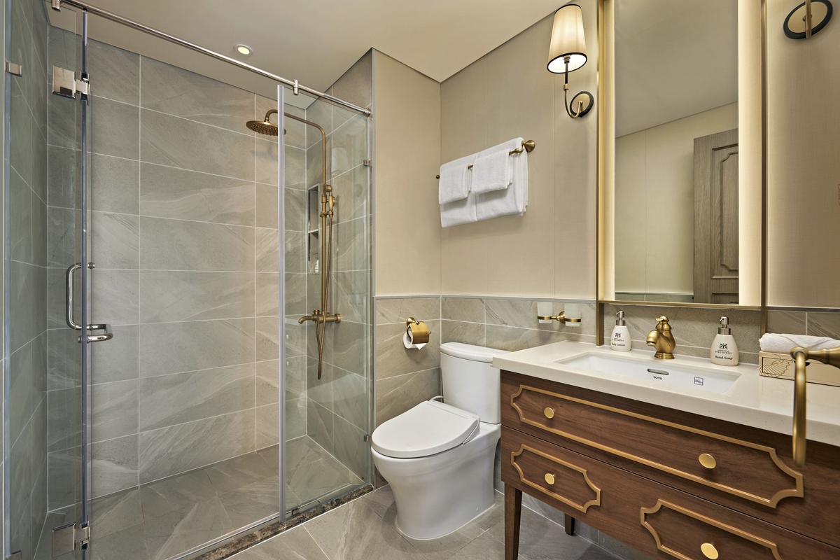 2-Bett Suite Hauptdeck vorn, frz. Balkon