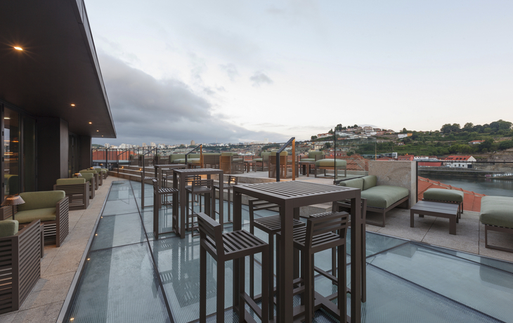 Hotel NEYA Porto Rooftop Bar
