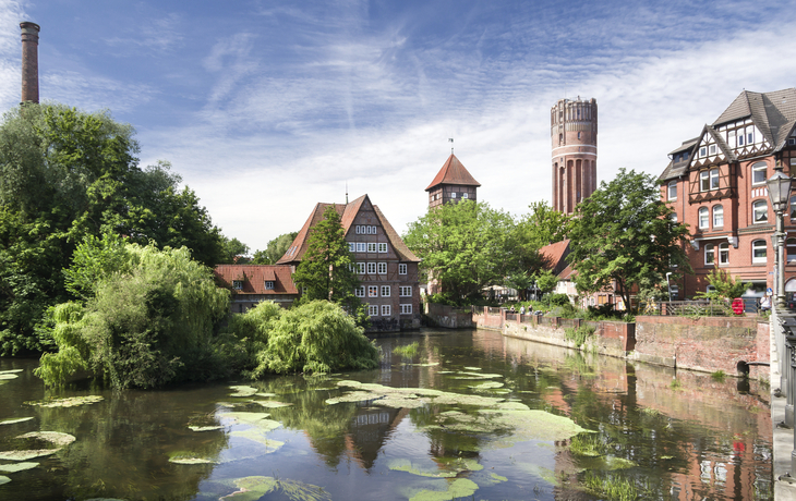 Lüneburg Bei der Ratsmühle im Sommer entzerrt