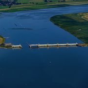 Emssperrwerk kurz vor Emden an der Nordseeküste