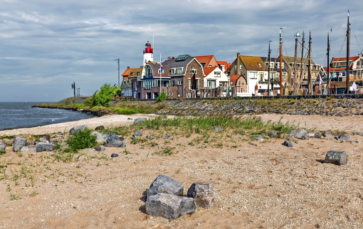 Dorfszene Form Strand von Urk, altes niederländisches Fischerdorf