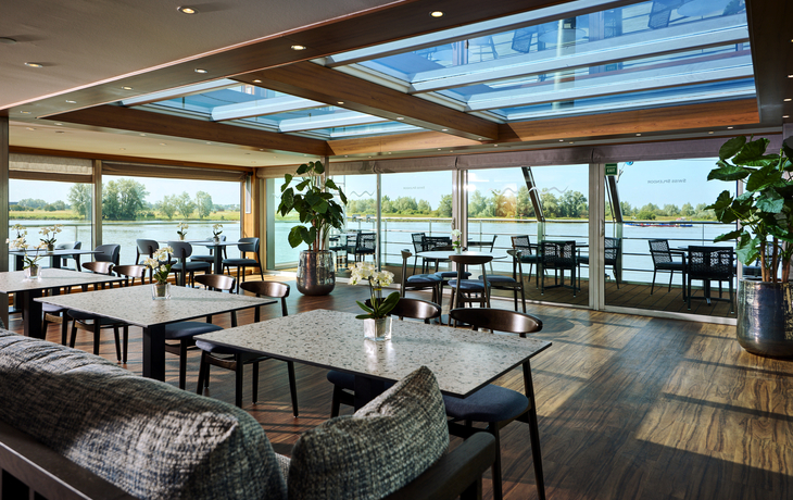 Lido Bar mit Aussenterrasse - © Scylla AG