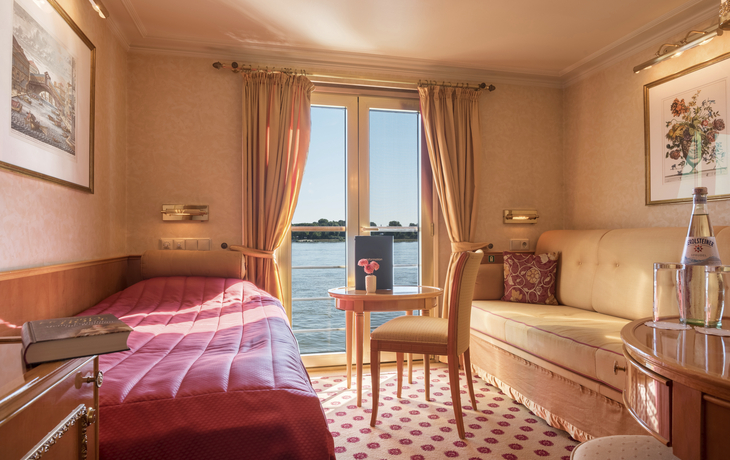 2-Bettkabine Oberdeck (ca. 12 m²) mit franz. Balkon, getrennte Betten - © 