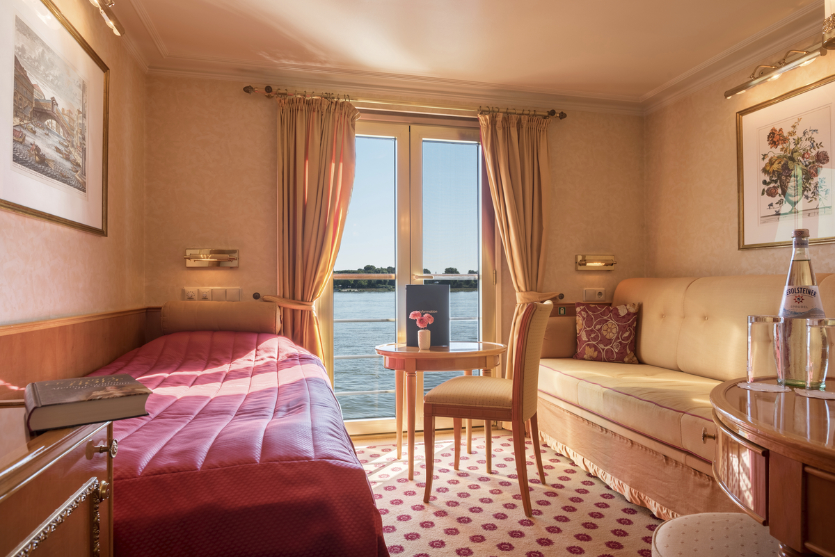 2-Bettkabine Oberdeck (ca. 12 m²) mit franz. Balkon, getrennte Betten - © 