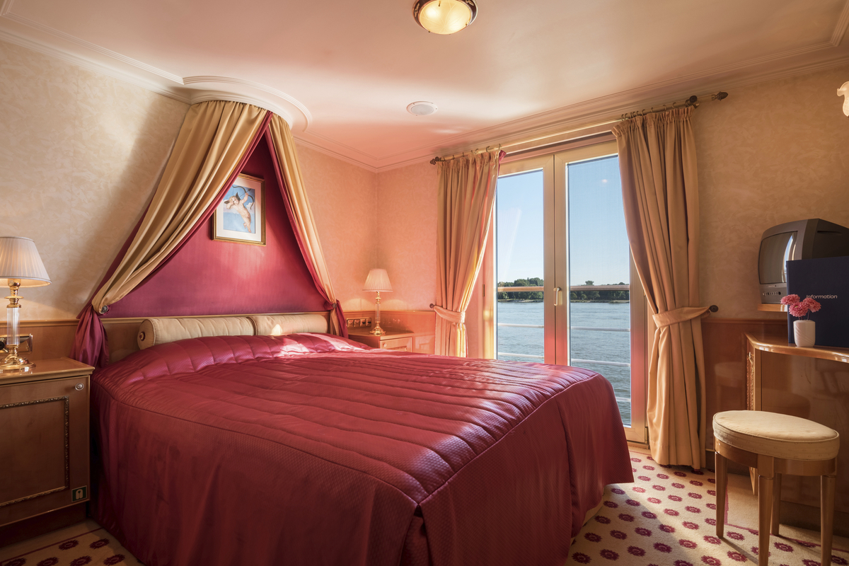 2-Bettkabine Oberdeck (ca. 12 m²) mit franz. Balkon, Doppelbett - © 