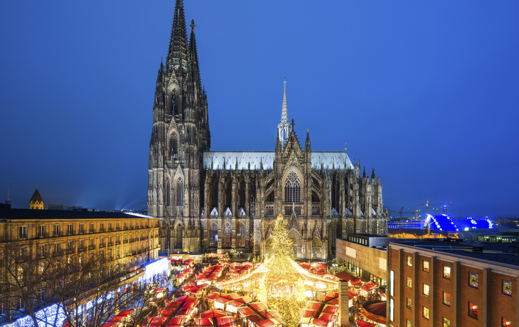 Marché de Noël avec la cathédrale, Cologne - © 92590376 - Fotolia