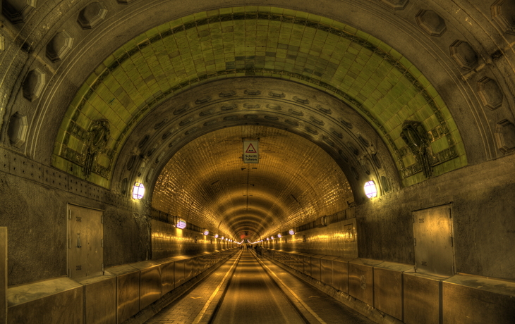 © Susanne - stock.adobe.com - Le tunnel sous l'Elbe à St. Pauli, Hambourg
