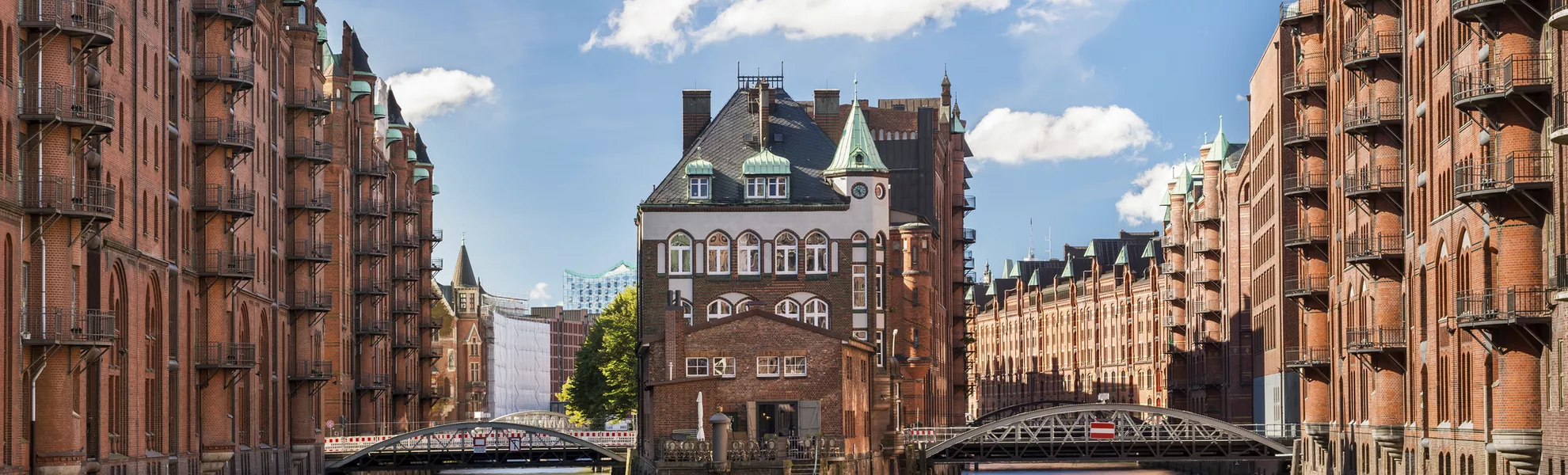 Château entouré de douves, Hambourg - © NilsZ - stock.adobe.com