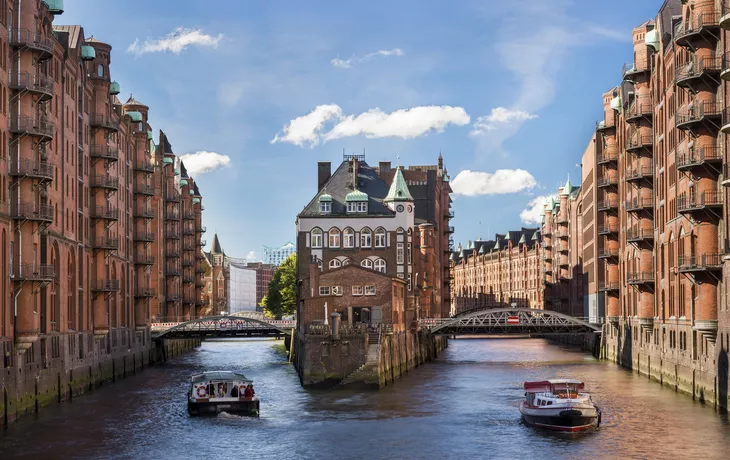 Château entouré de douves, Hambourg - © NilsZ - stock.adobe.com