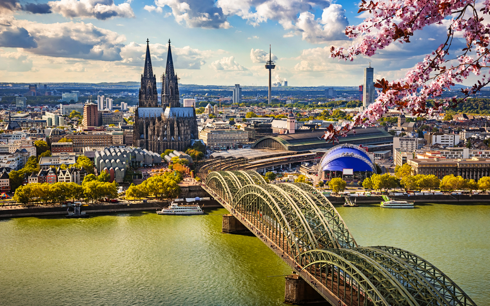 Luftaufnahme von Köln im Frühling - © sborisov - stock.adobe.com