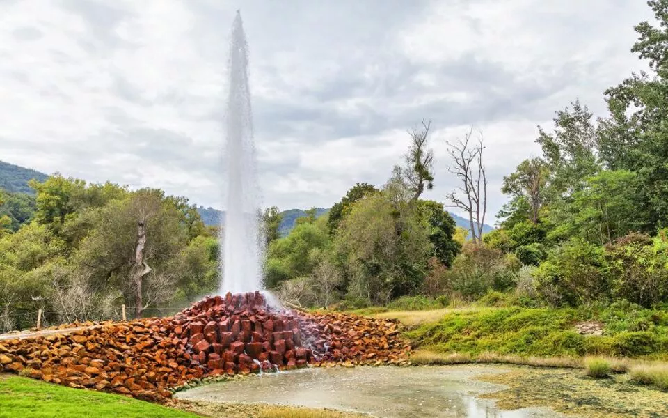 Andernach Geyser - start of eruption - © bbsferrari - Fotolia