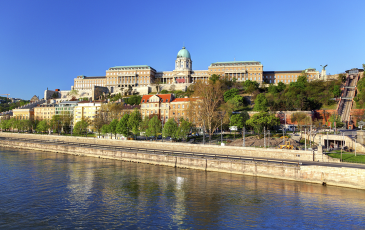© shutterstock_288867860 - Palais royal, Budapest