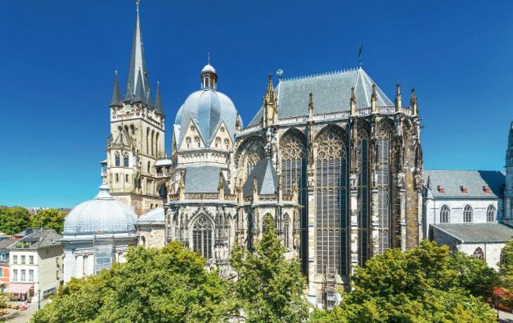 Aachener Dom im Sommer