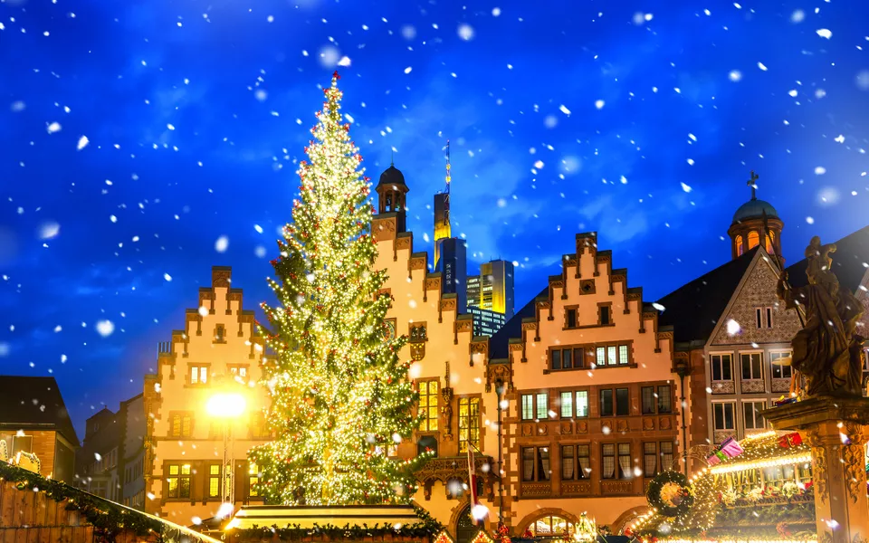 Marché de Noël au Römerberg - © Sina Ettmer - stock.adobe.com