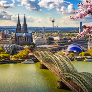 Vue aérienne de Cologne au printemps