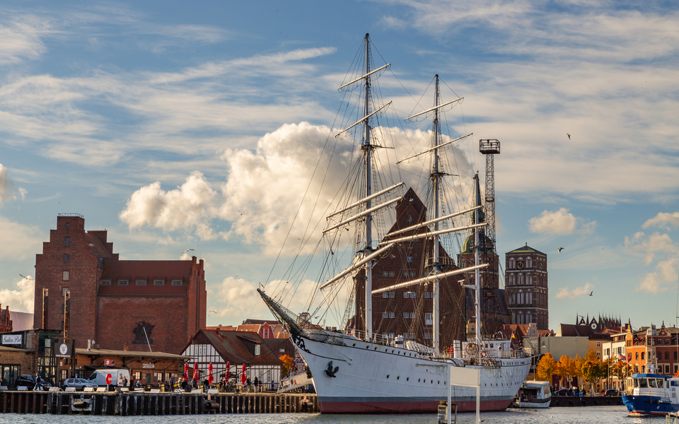 Port de Stralsund avec voilier Gorch Fock - © Andreas Hiekel
