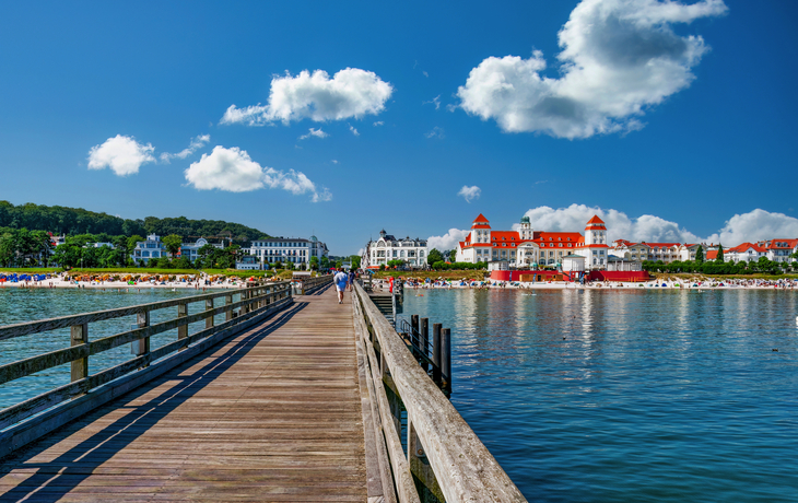 Maison de cure Binz vue du ponton, Rügen - © hifografik - stock.adobe.com