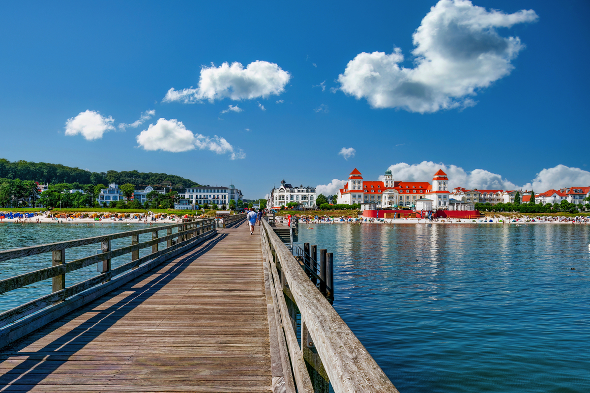 Maison de cure Binz vue du ponton, Rügen - © hifografik - stock.adobe.com