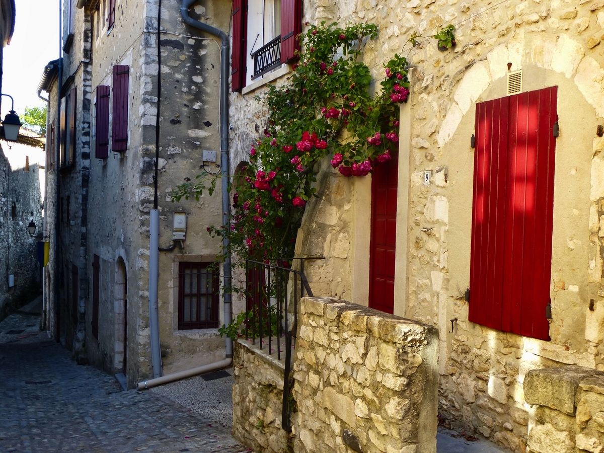 Viviers in der französischen Region Ardeche - © Nikongal/Wirestock Creators - stock.adobe.com